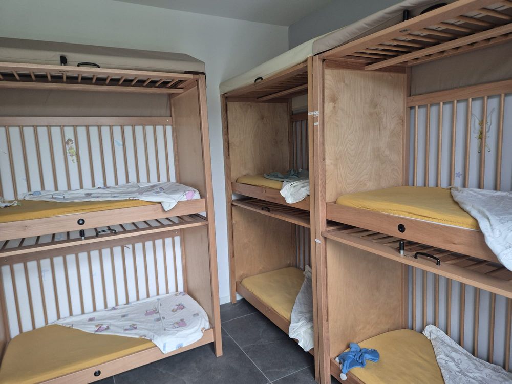 De slaapkamer met bedjes